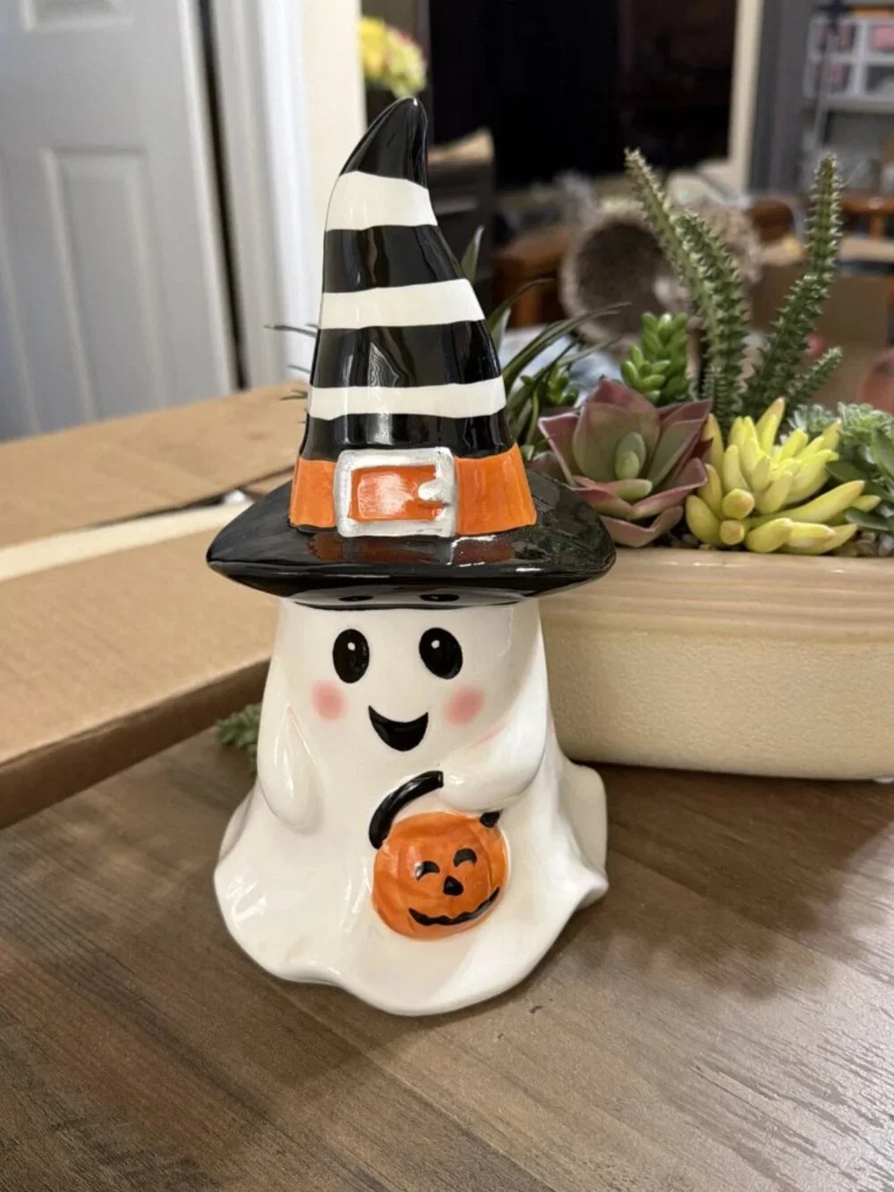 Halloween Ceramic Ghost Wearing A Witch Hat & Carrying A Pumpkin Treat Bag - NEW